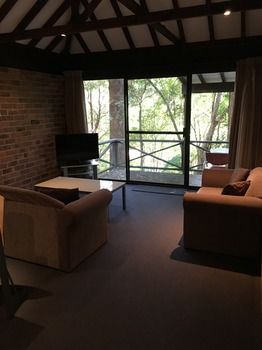 Avoca Beach Hotel & Resort - St Kilda Accommodation 9