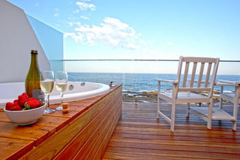 Ocean Front At The Entrance - St Kilda Accommodation 1