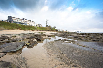 Ocean Front At The Entrance - St Kilda Accommodation 9