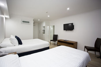 Ocean Front At The Entrance - St Kilda Accommodation 12