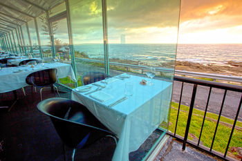 Ocean Front At The Entrance - St Kilda Accommodation 15