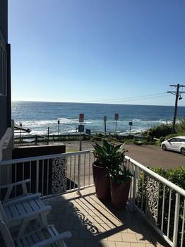 Ocean Front At The Entrance - St Kilda Accommodation 24