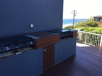 Ocean Front At The Entrance - St Kilda Accommodation 25