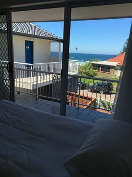 Ocean Front At The Entrance - St Kilda Accommodation 27