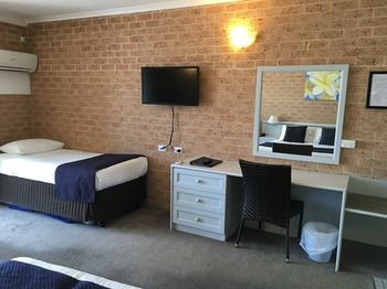 Ocean Front At The Entrance - St Kilda Accommodation 28
