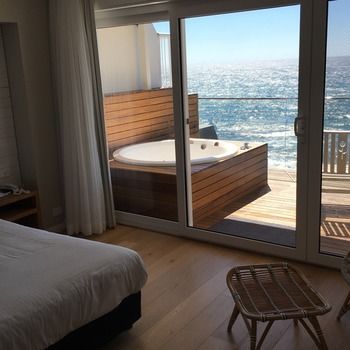 Ocean Front At The Entrance - St Kilda Accommodation 29