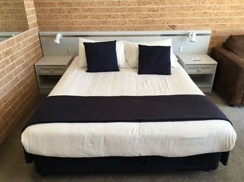 Ocean Front At The Entrance - St Kilda Accommodation 31