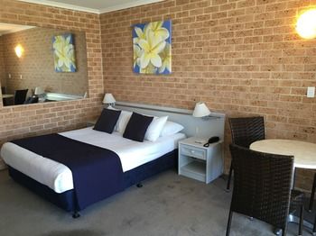 Ocean Front At The Entrance - St Kilda Accommodation 36