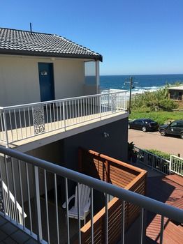 Ocean Front At The Entrance - St Kilda Accommodation 43