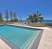 Clubb Coolum Beach Resort - St Kilda Accommodation
