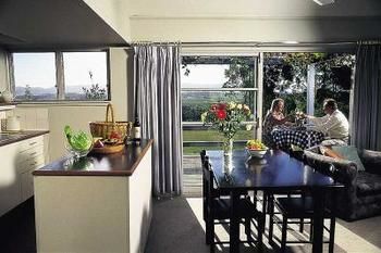 Vineyard Hill - St Kilda Accommodation 2