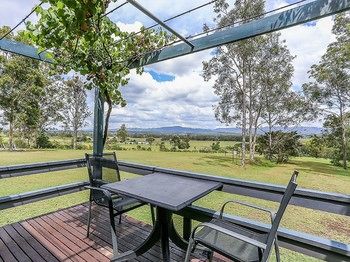 Vineyard Hill - St Kilda Accommodation 6