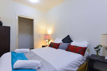 Anchor On Little Collins - St Kilda Accommodation 21
