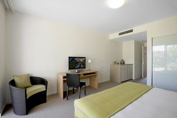 Magenta Studio Room - St Kilda Accommodation 4