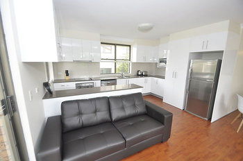 Balmain 1 Mont Furnished Apartment - St Kilda Accommodation 5