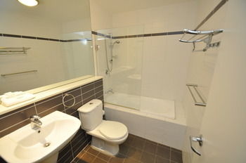 Camperdown 11 Briggs Furnished Apartment - St Kilda Accommodation 1