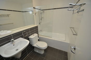 Camperdown 11 Briggs Furnished Apartment - St Kilda Accommodation 2