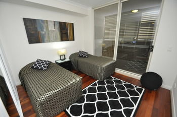 Camperdown 11 Briggs Furnished Apartment - St Kilda Accommodation 3