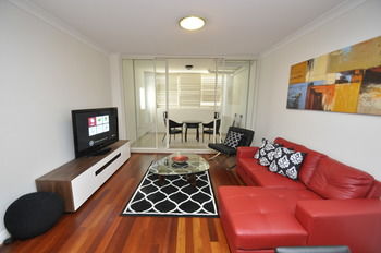 Camperdown 11 Briggs Furnished Apartment - St Kilda Accommodation 12