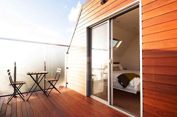 Position Perfect - St Kilda Accommodation 4