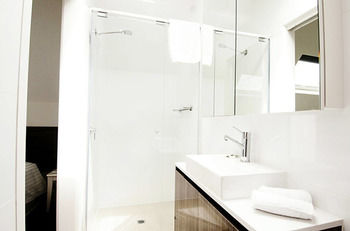 Position Perfect - St Kilda Accommodation 7