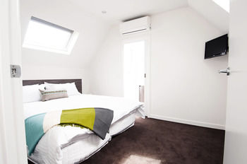 Position Perfect - St Kilda Accommodation 8