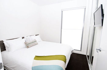 Position Perfect - St Kilda Accommodation 11