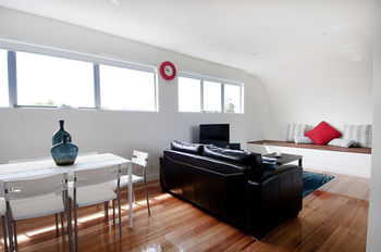 Position Perfect - St Kilda Accommodation 16