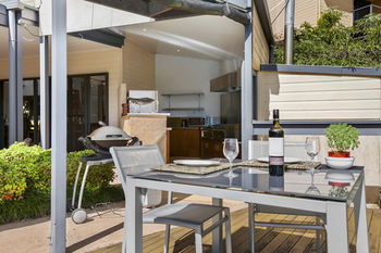 Top Of The Hill - St Kilda Accommodation 16