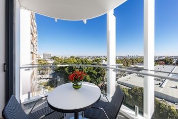 Meriton Serviced Apartments Sydney Airport - St Kilda Accommodation 4