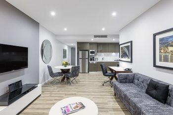 Meriton Serviced Apartments Sydney Airport - St Kilda Accommodation 7