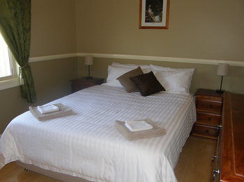 37 Queen Gloucester - St Kilda Accommodation 6