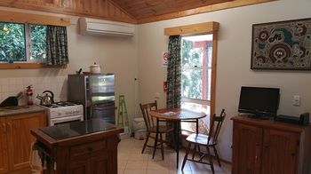 Copeland Cabins - St Kilda Accommodation 11