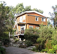 Piners Loft - St Kilda Accommodation