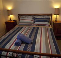 The Spotted Salmon Cottage - St Kilda Accommodation