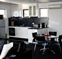Rosie's Cottage and Town House - St Kilda Accommodation