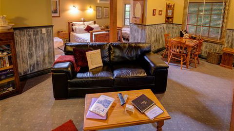 Trawool Cottages & Farmstay - St Kilda Accommodation 6