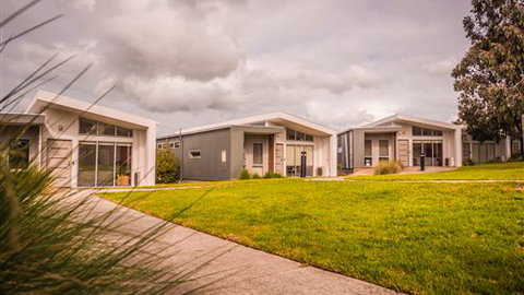 Deakin Waurn Ponds Units - St Kilda Accommodation 3