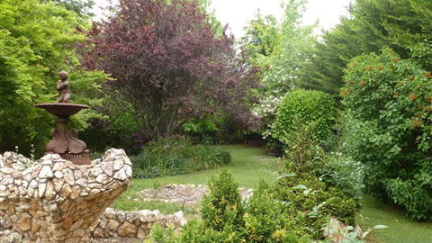 Annie's Garden Retreat - St Kilda Accommodation 3