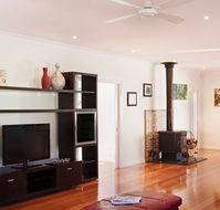 Lithgow Falls - St Kilda Accommodation