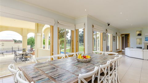 Tuscan Getaway - St Kilda Accommodation 1