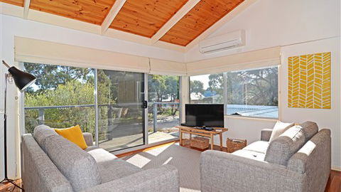 Barrakee Beach House - Anglesea - St Kilda Accommodation 0