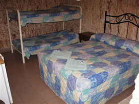 Radeka Downunder Underground Motel And Backpacker Inn - St Kilda Accommodation 2