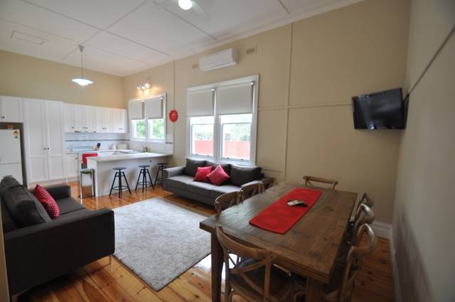 Upotipotpon ACT St Kilda Accommodation