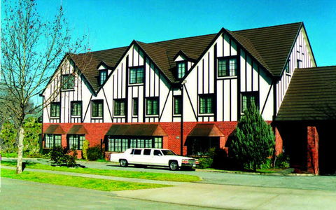 Albury Manor House - St Kilda Accommodation 0