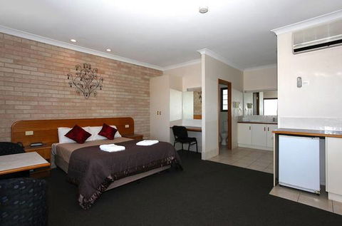 Clifford Gardens Motor Inn - St Kilda Accommodation 0