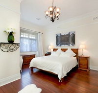 Petite Chalet - St Kilda Accommodation