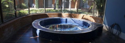 Crystal Fountain Motel - St Kilda Accommodation 2