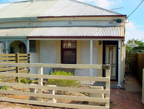 Harriett's Cottage Accommodation Clyde's Cottage - St Kilda Accommodation 0