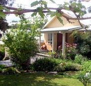 Kemeys Mountain Hideaway - St Kilda Accommodation